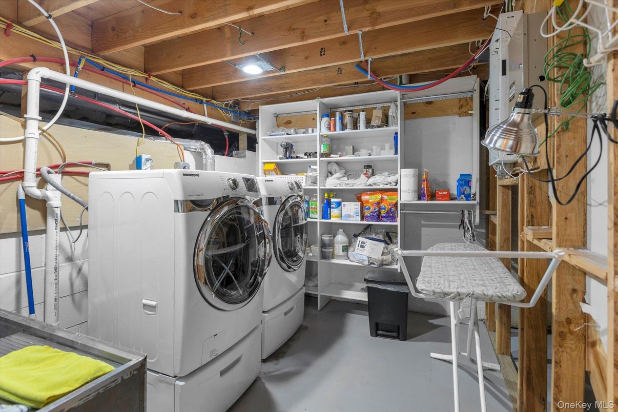 Interior, Washer, Wooden Beams, Wooden Ceilings