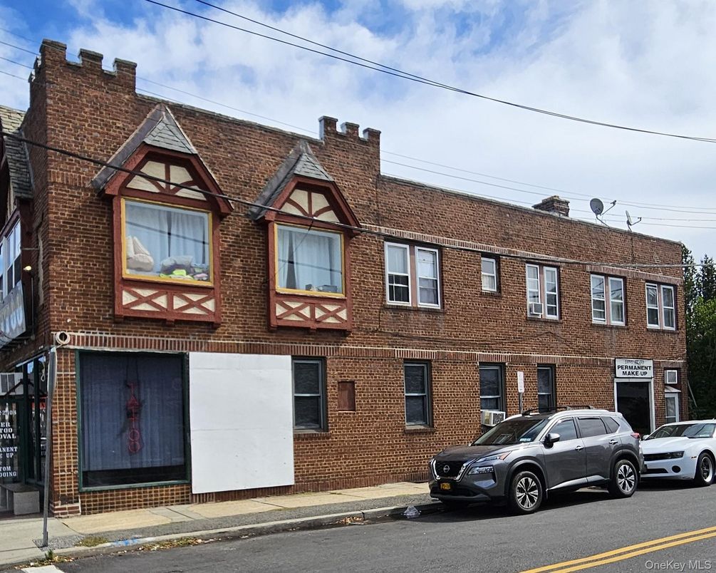 Exterior, Facade, Brick Facade, Rowhouse