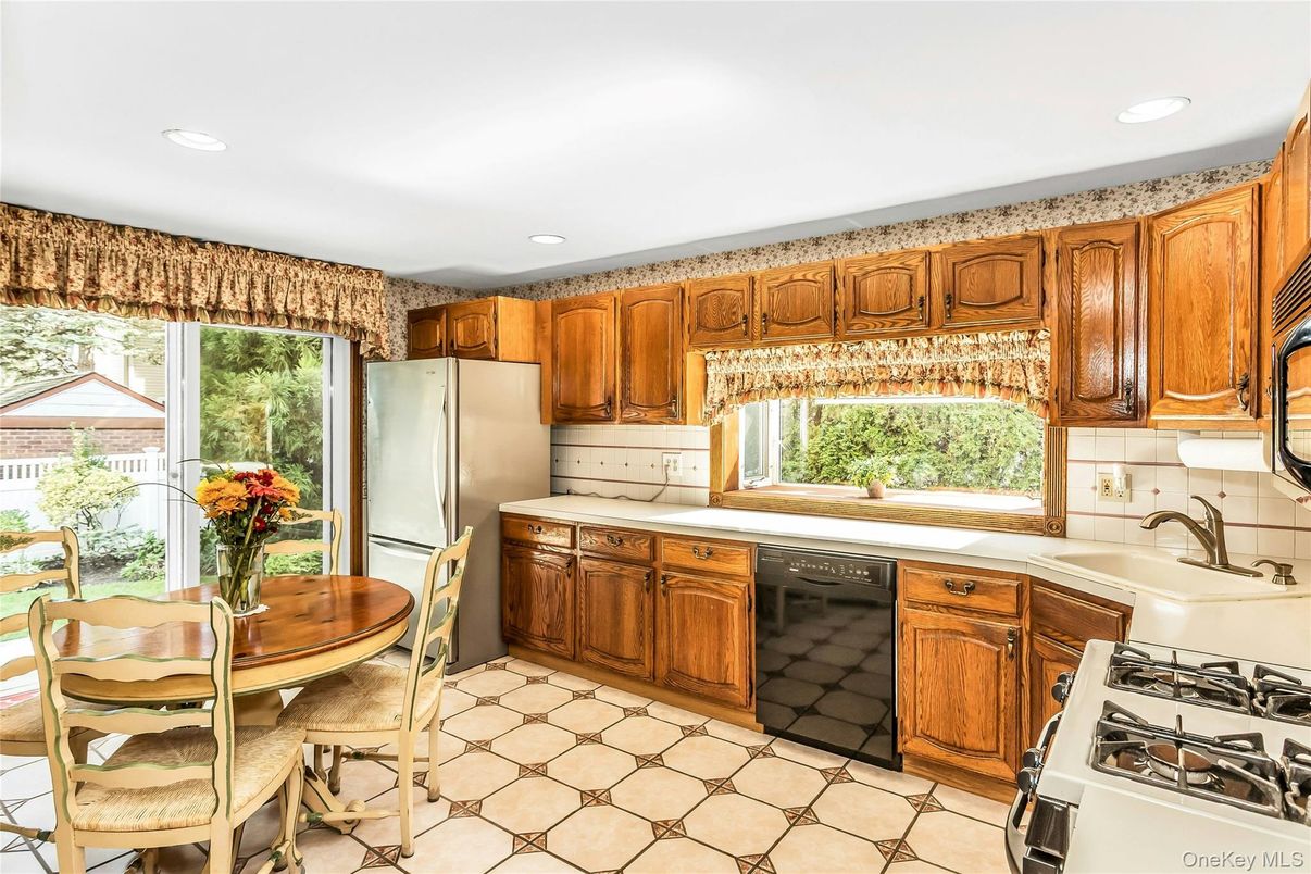 Dining room, Interior, Kitchen, Recessed Lighting