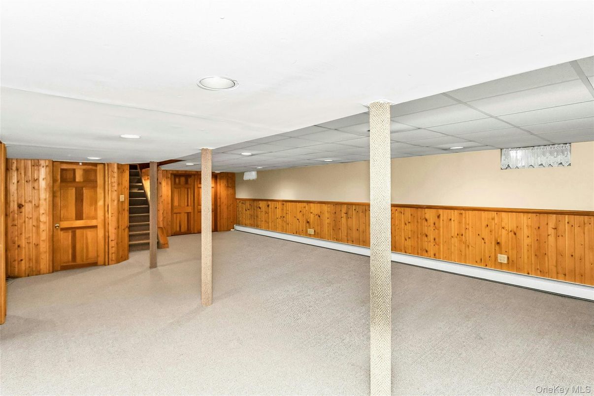 Empty room, Interior, Recessed Lighting, Wooden Walls