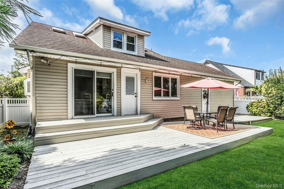 Exterior, Facade, Cape Cod