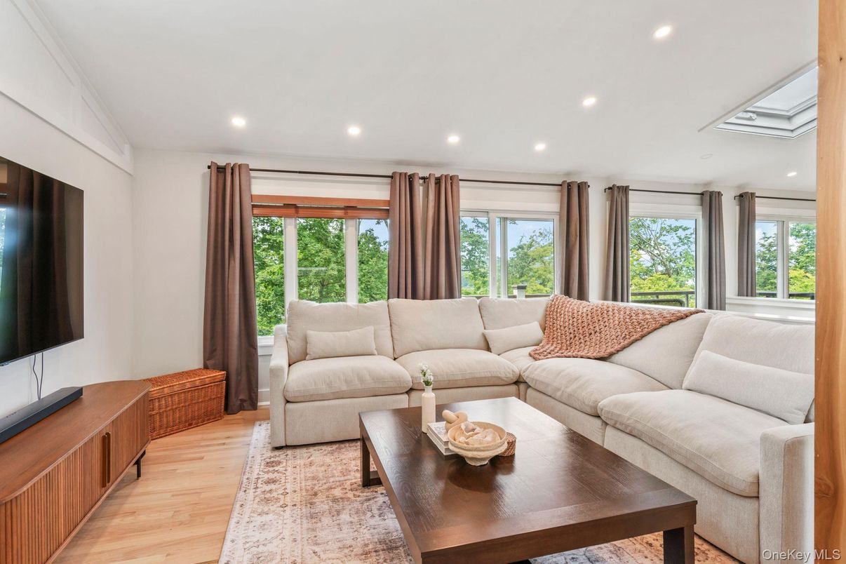 Interior, Living room, Recessed Lighting, Wood Texture Flooring