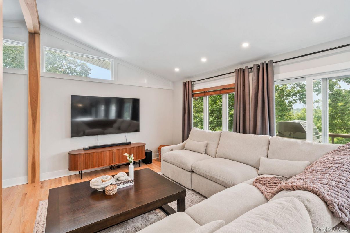 Interior, Living room, Recessed Lighting, Wood Texture Flooring