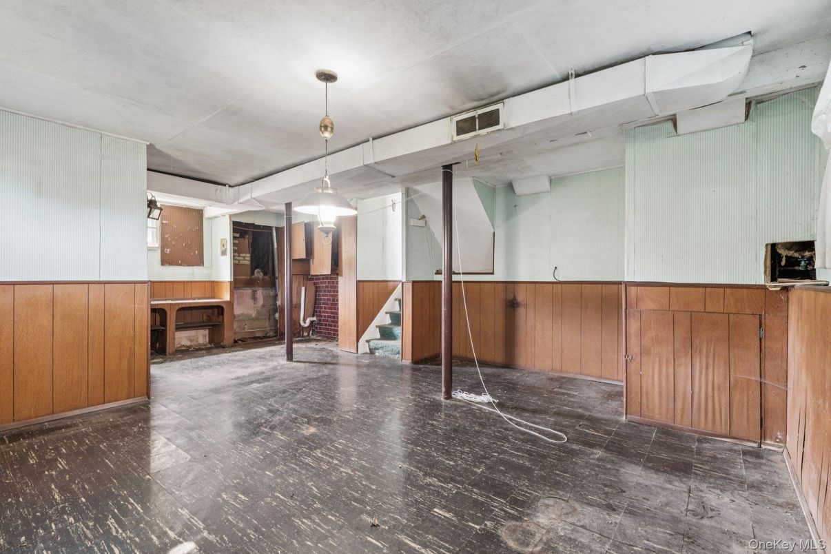 Empty room, Interior, Pendant Lights, Wooden Walls