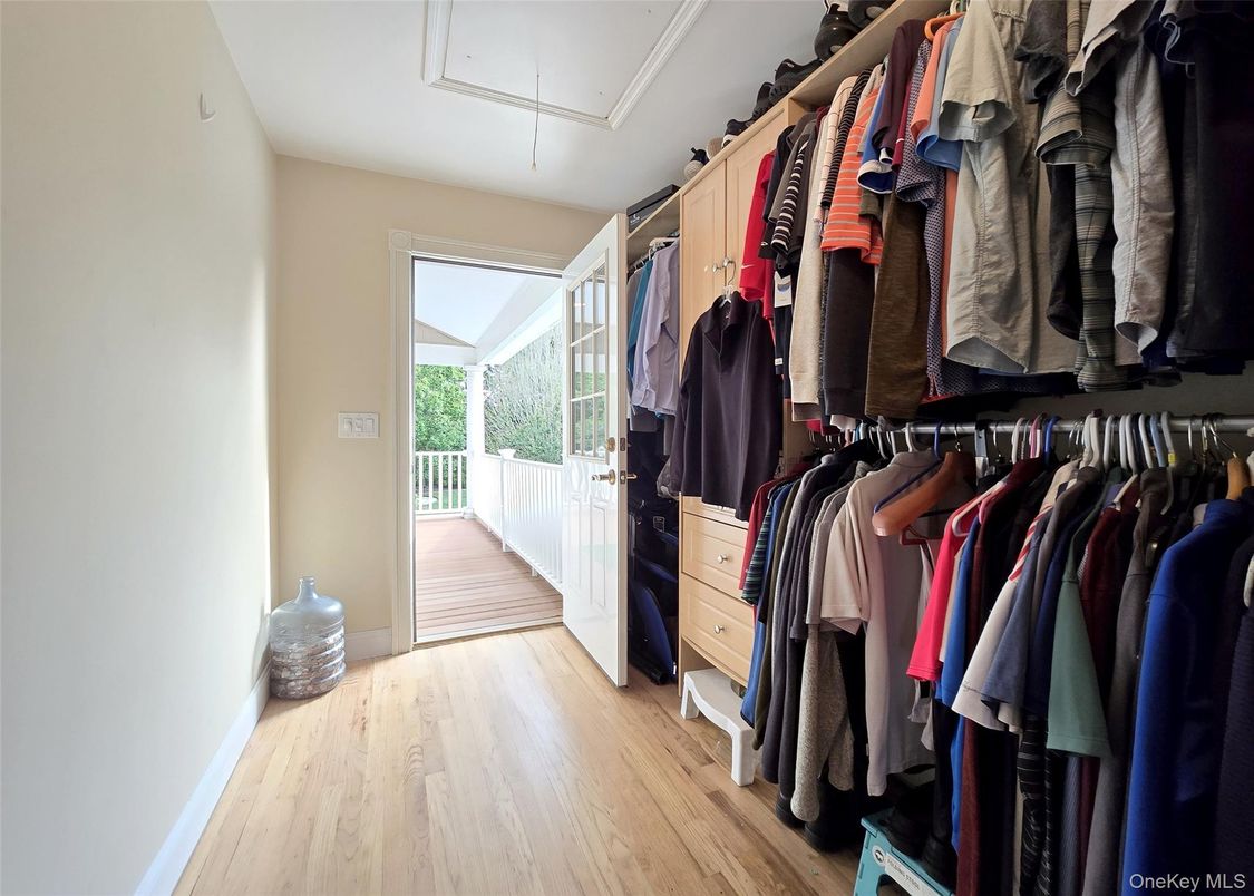 Interior, Walk-in Closets, Wood Texture Flooring