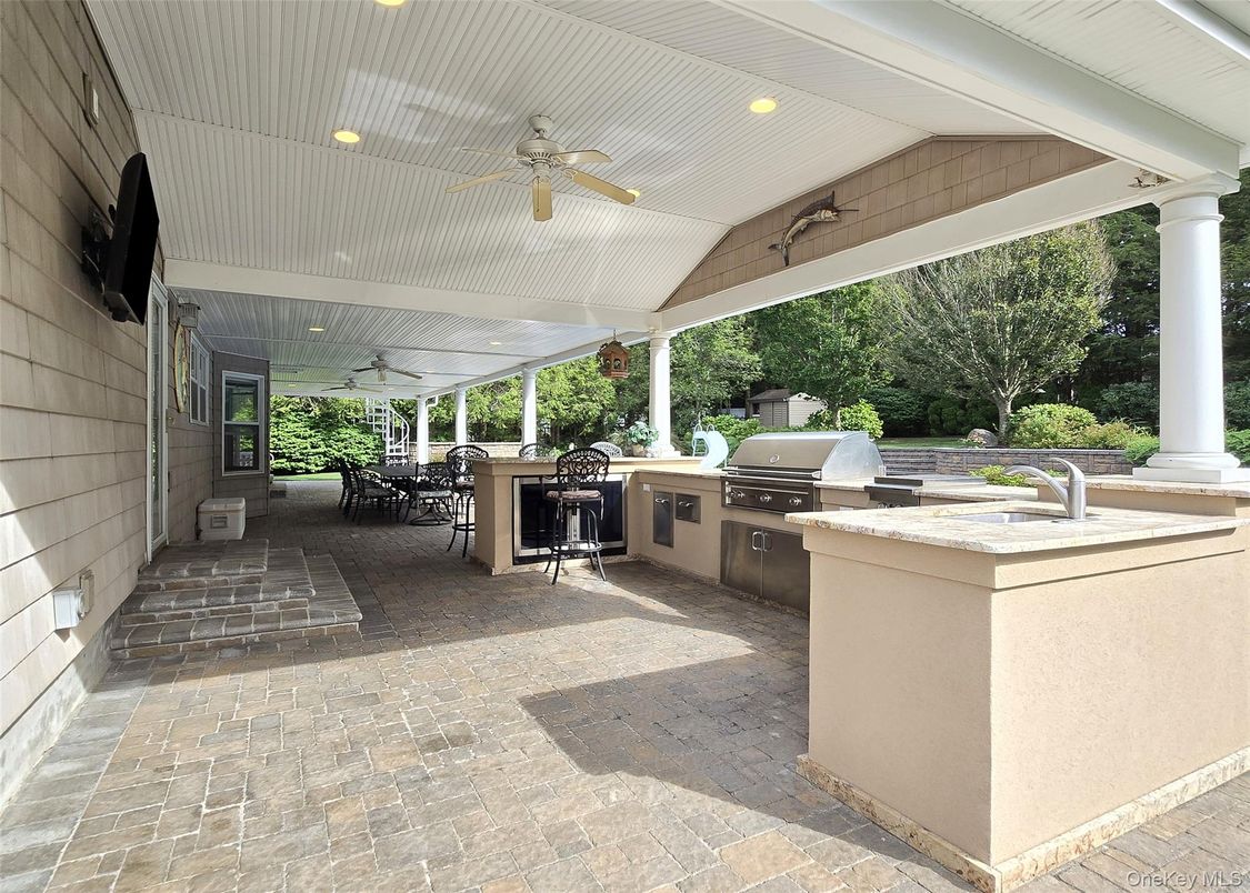 Exterior, Outdoor Kitchen