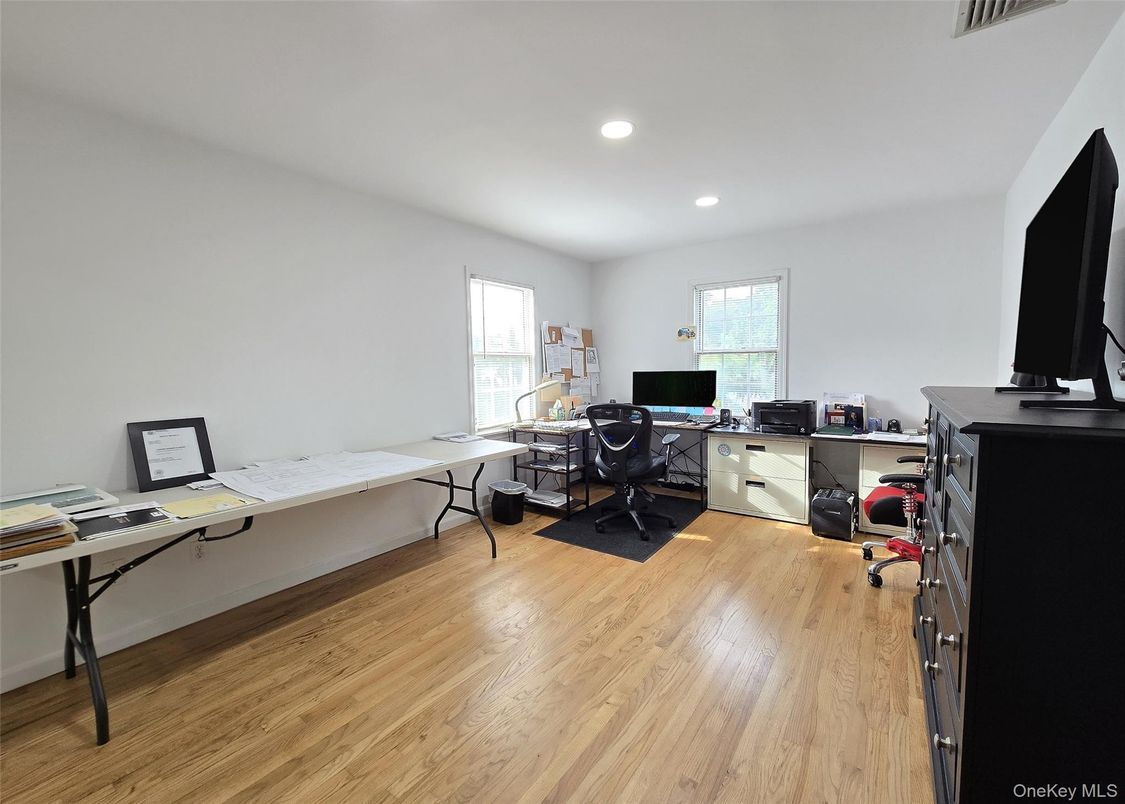 Home Office, Interior, Recessed Lighting, Wood Texture Flooring