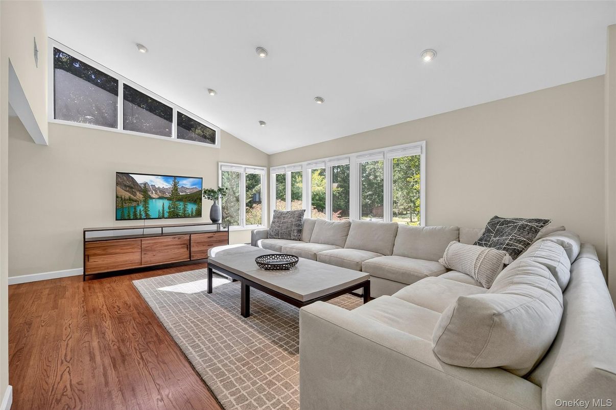 Interior, Living room, Recessed Lighting, Wood Texture Flooring