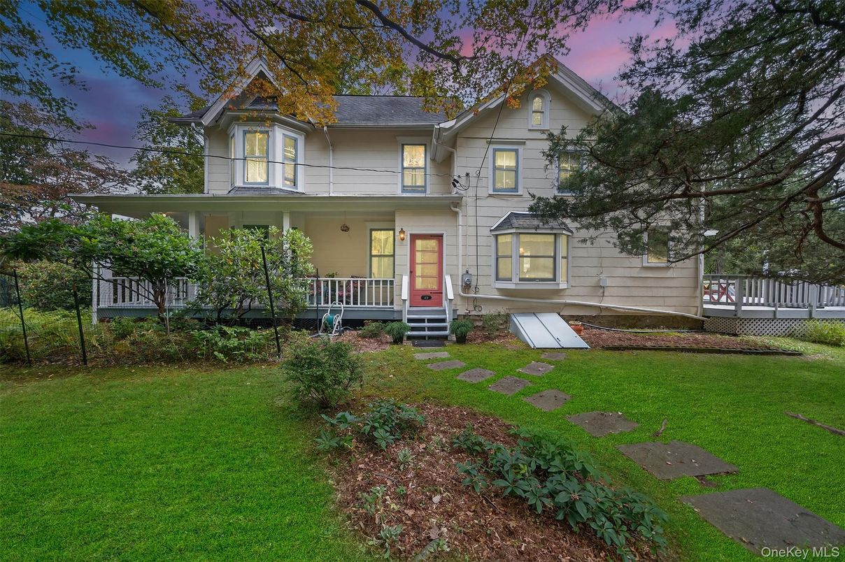 Backyard, Exterior, Facade, Queen Anne Victorian