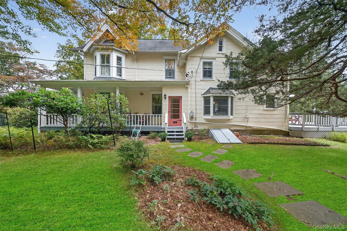 Backyard, Exterior, Facade, Queen Anne Victorian