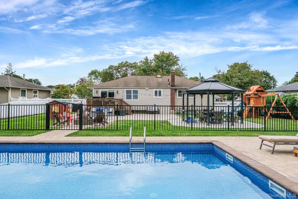 Exterior, Playground, Pool