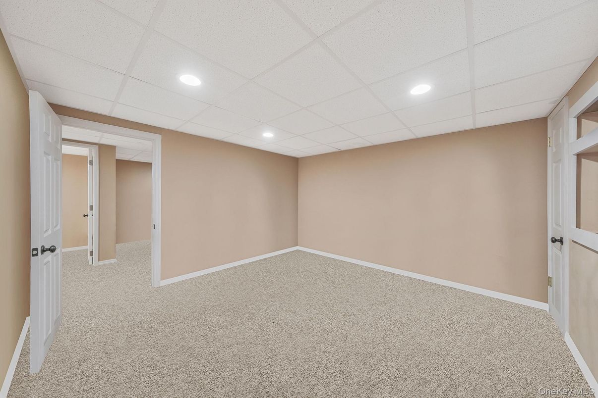 Empty room, Interior, Recessed Lighting