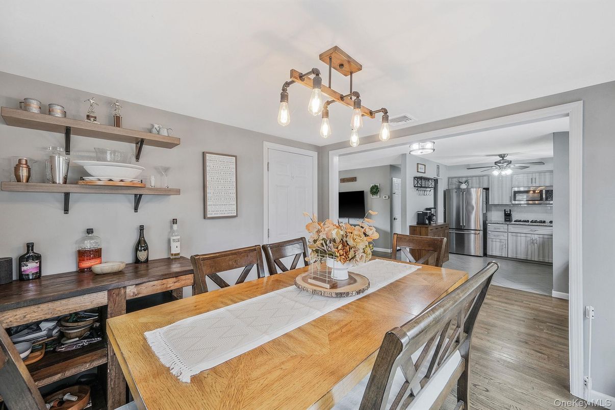 Dining room, Interior, Kitchen, Stainless Steel Appliances, Wood Texture Flooring
