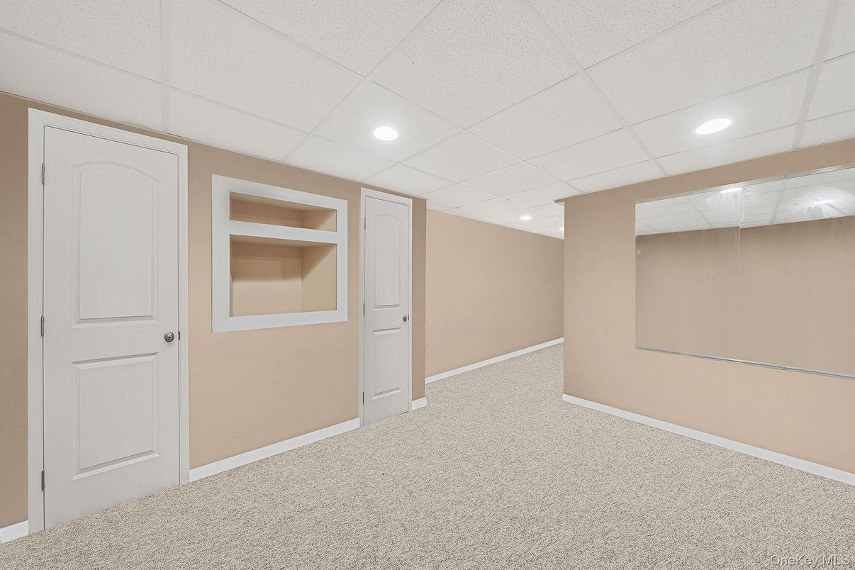 Empty room, Interior, Recessed Lighting