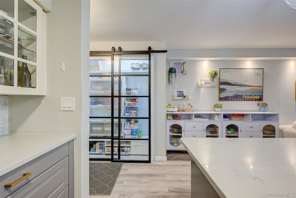 Interior, Recessed Lighting, Wood Texture Flooring