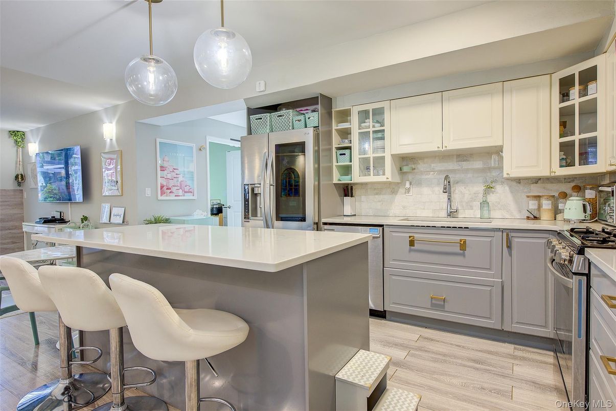 Interior, Kitchen, Pendant Lights, Wood Texture Flooring