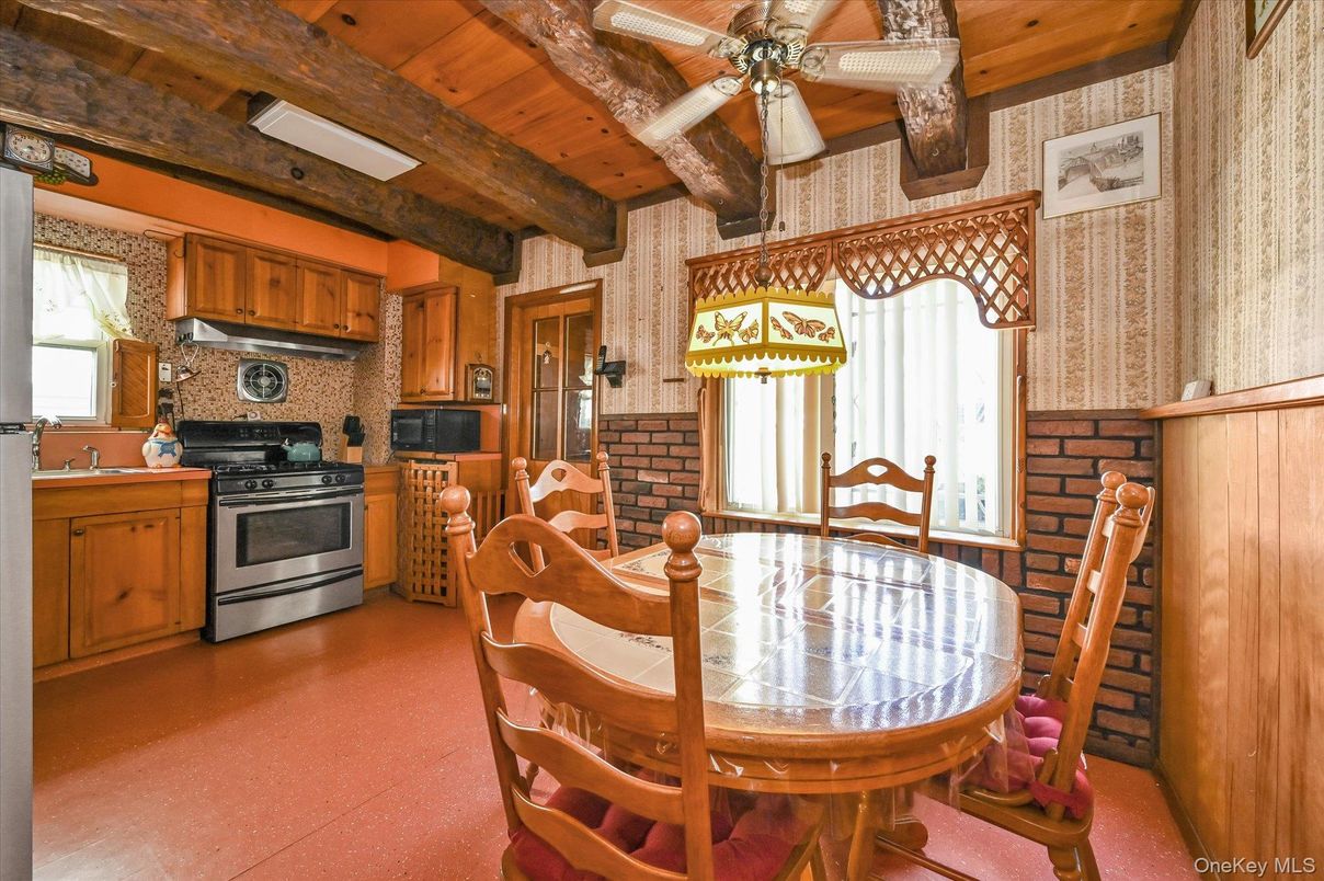 Dining room, Interior, Kitchen, Stainless Steel Appliances, Wooden Beams, Wooden Ceilings