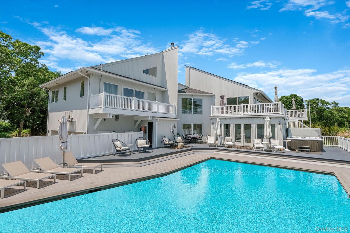 Exterior, Pool