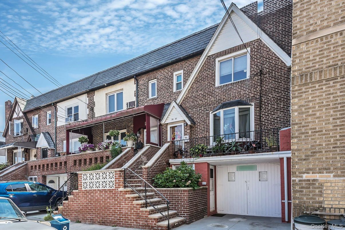 Exterior, Facade, Brick Facade, Rowhouse