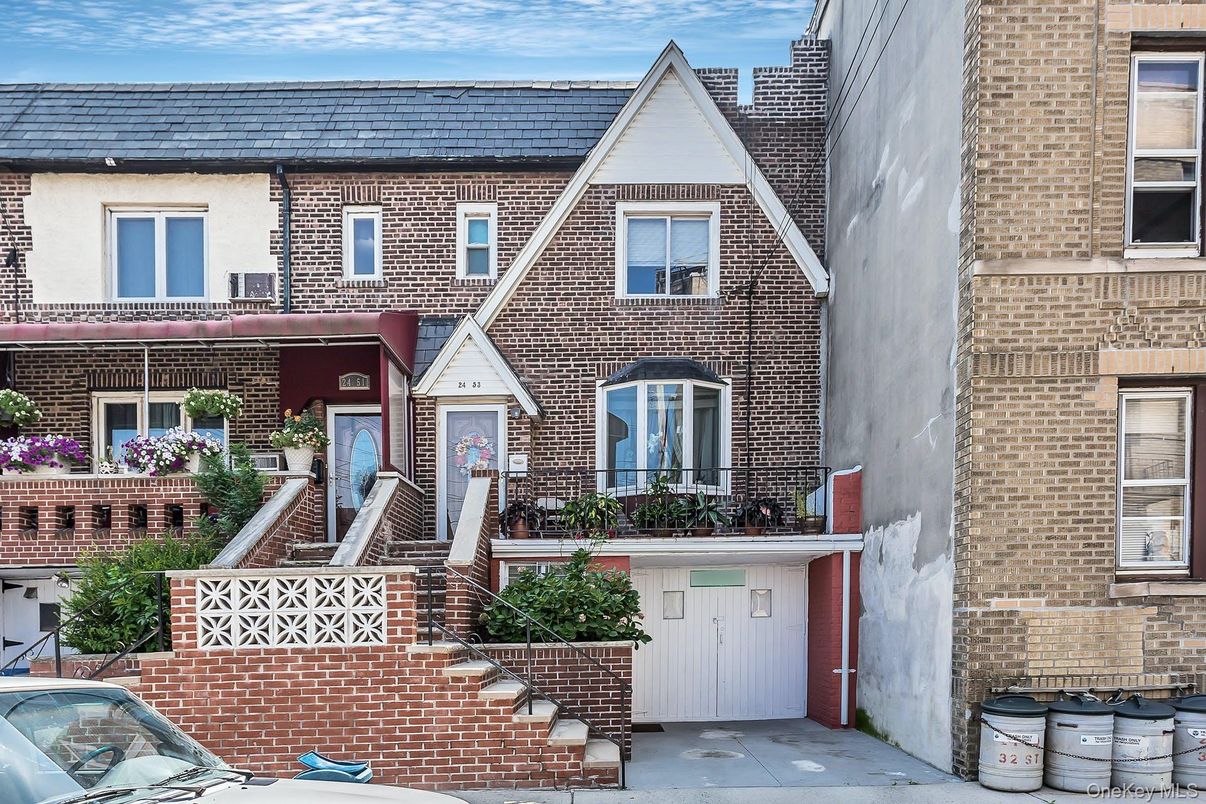 Exterior, Facade, Brick Facade, Rowhouse