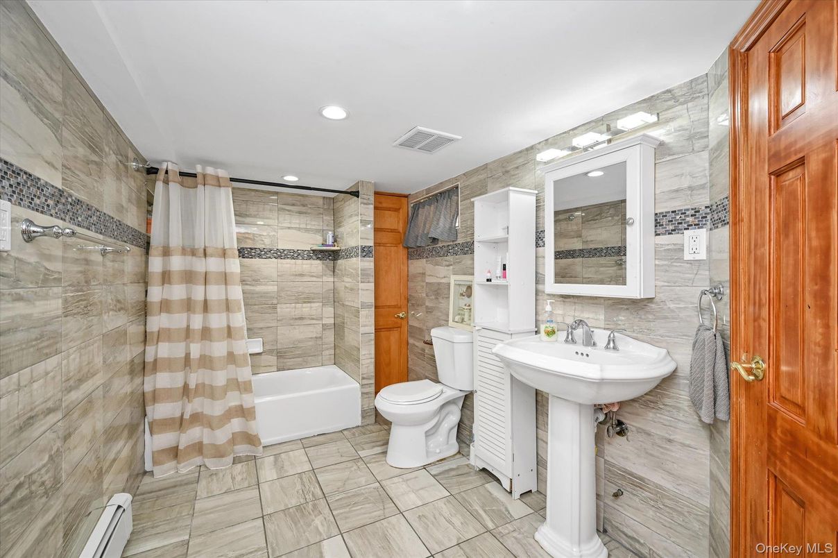 Bathroom, Interior, Recessed Lighting