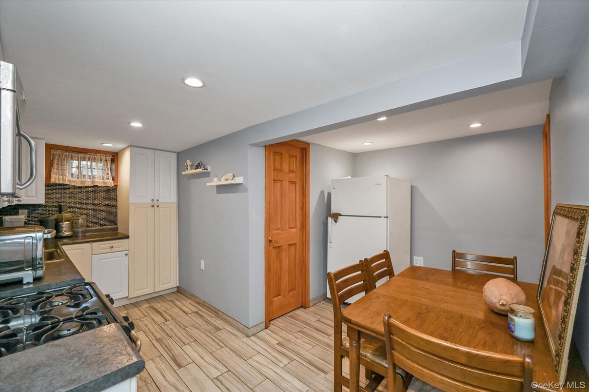 Dining room, Interior, Kitchen, Recessed Lighting, Wood Texture Flooring