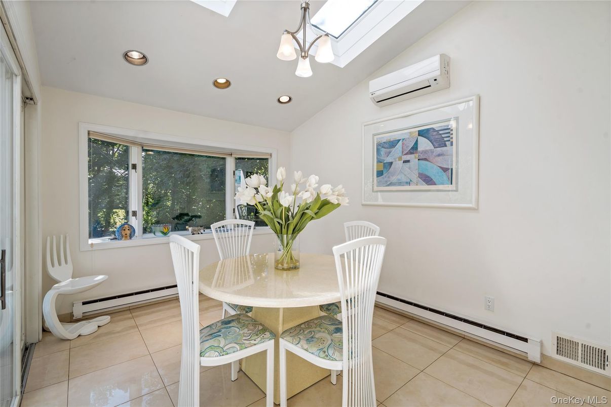 Dining room, Interior, Pendant Lights, Recessed Lighting