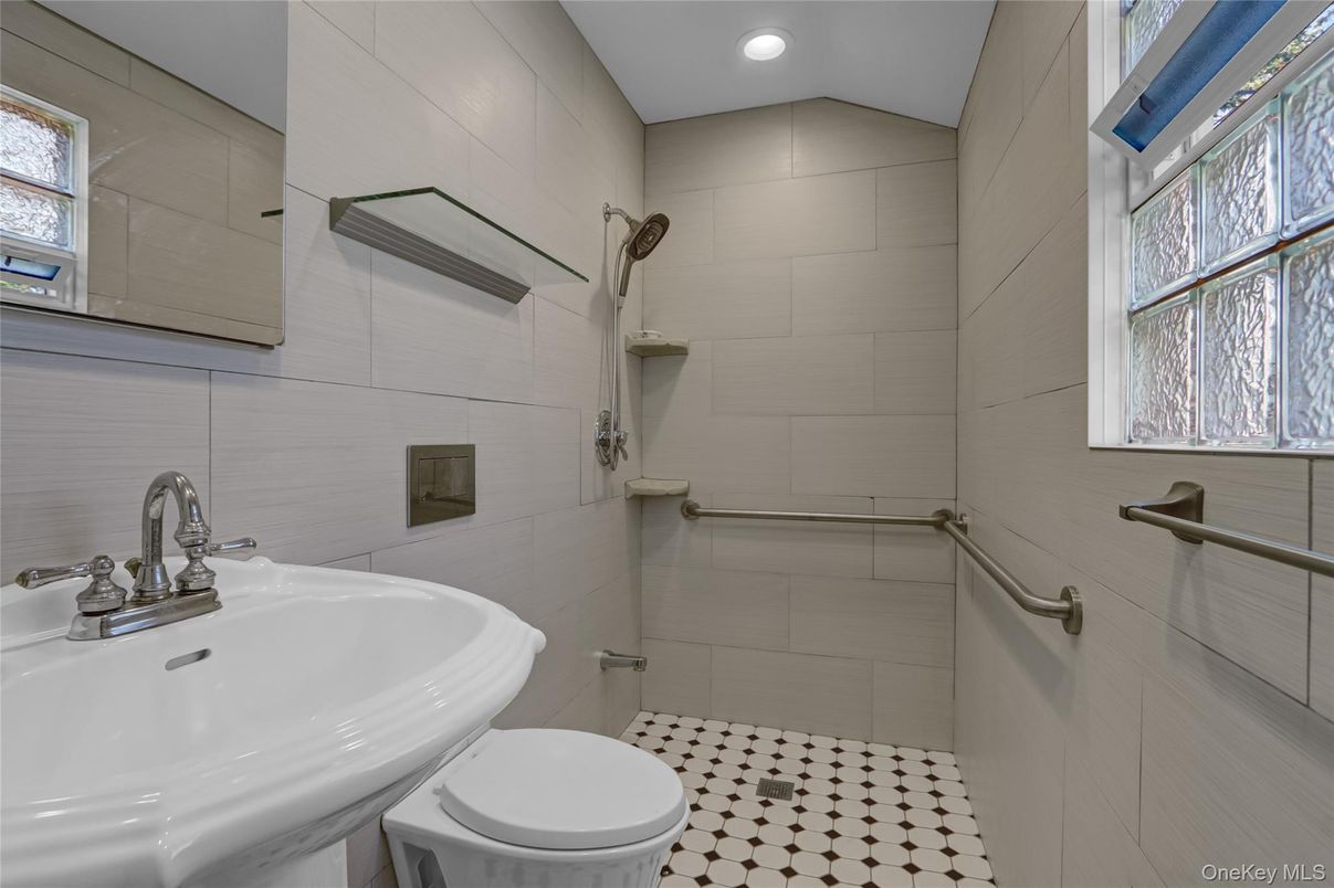Bathroom, Interior, Recessed Lighting