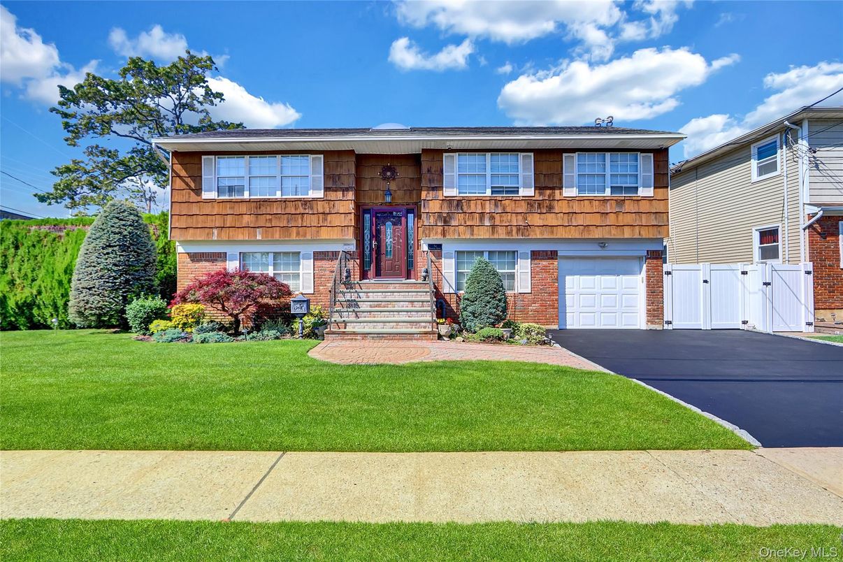 Attached, Exterior, Facade, Brick Facade, Raised Ranch