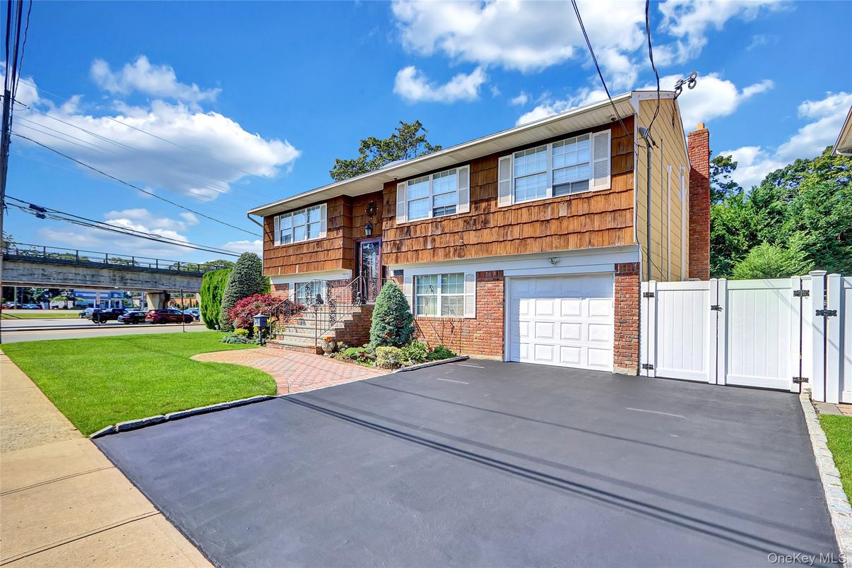 Attached, Exterior, Facade, Brick Facade, Raised Ranch