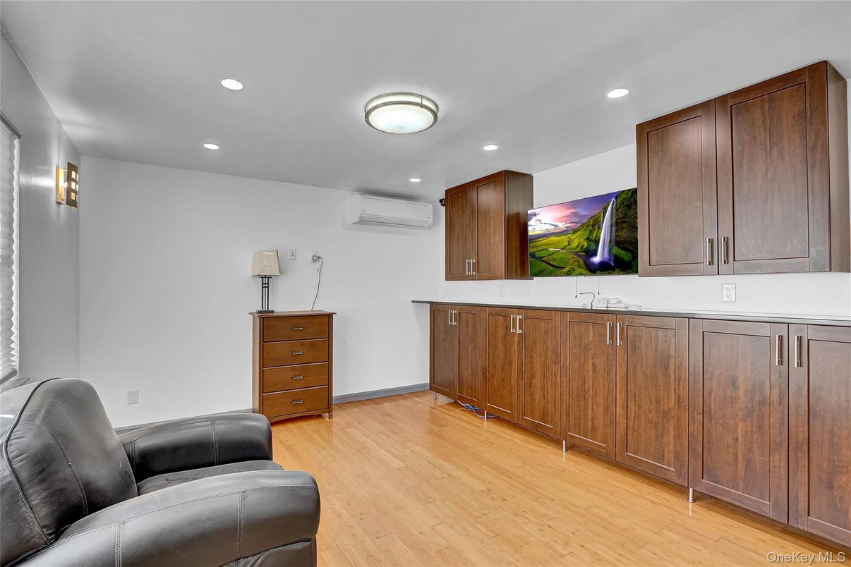 Interior, Recessed Lighting, Wood Texture Flooring