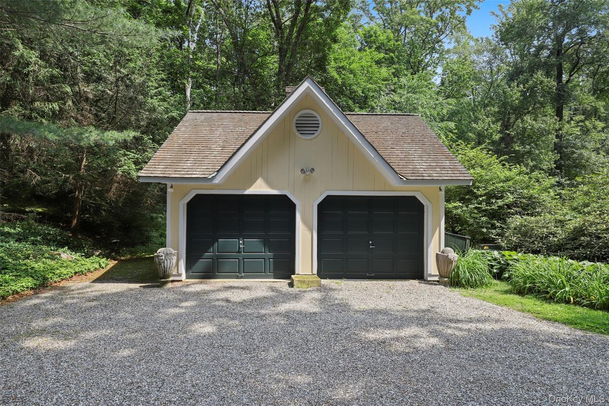 Detached Garage, Exterior