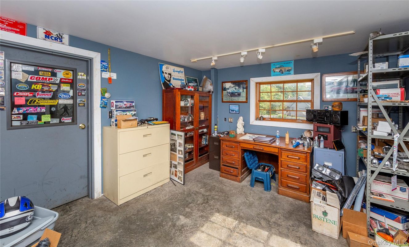 Home Office, Interior