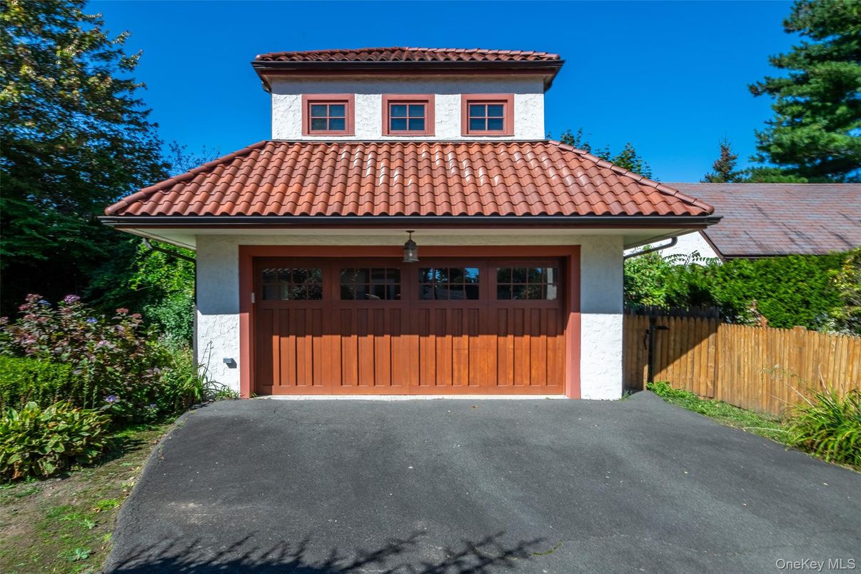 Attached, Exterior, Facade, Mediterranean