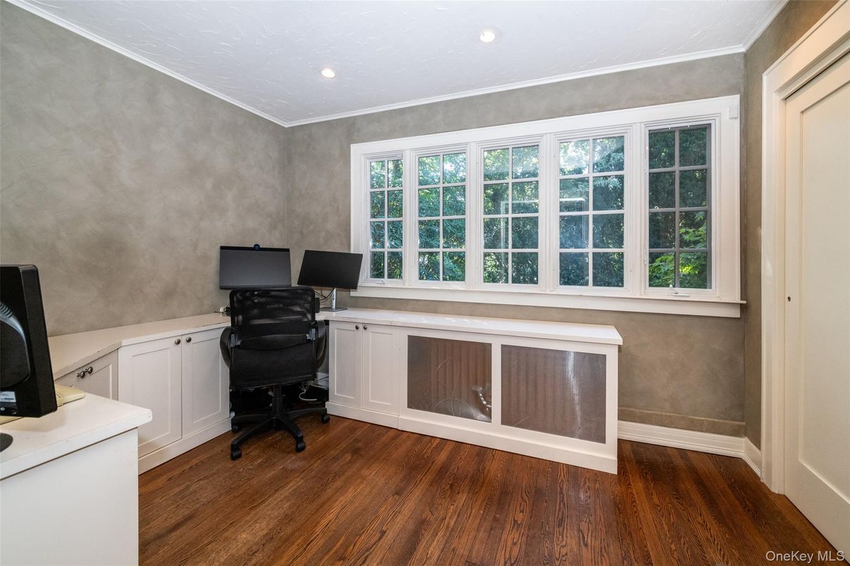 Home Office, Interior, Recessed Lighting, Wood Texture Flooring