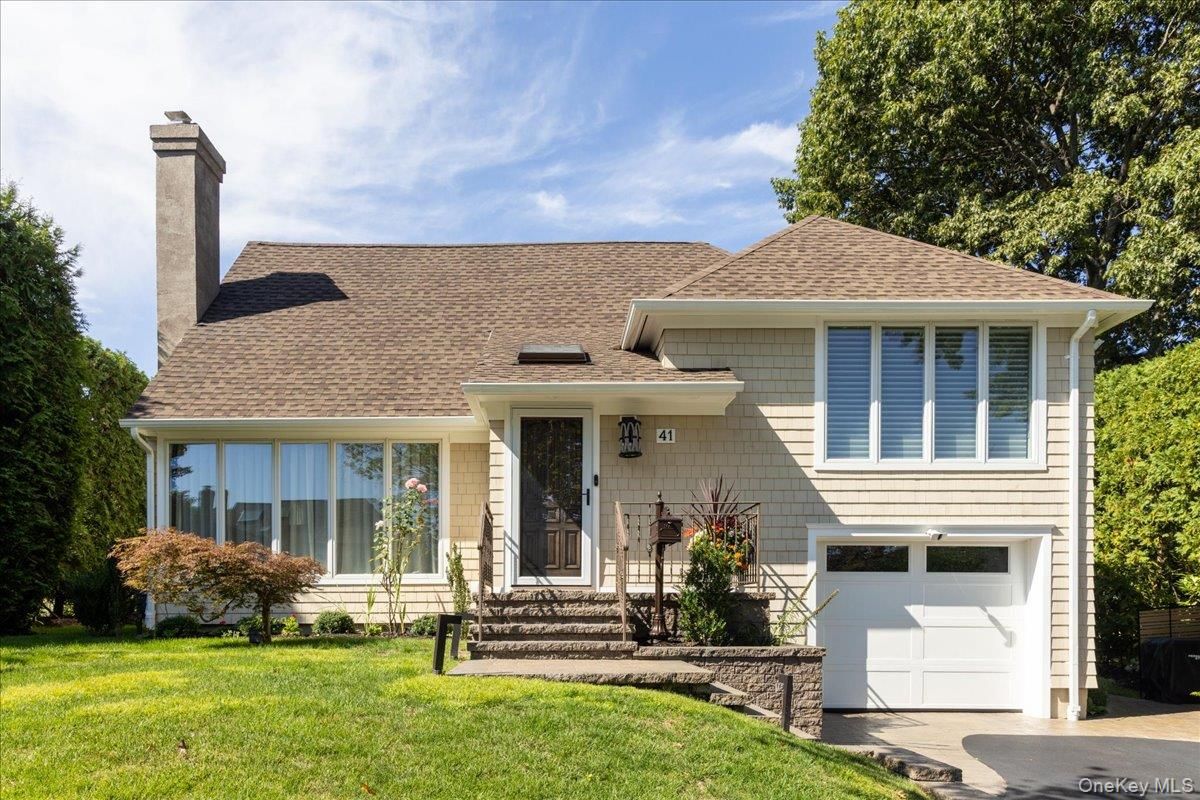Attached, Exterior, Facade, Split Level