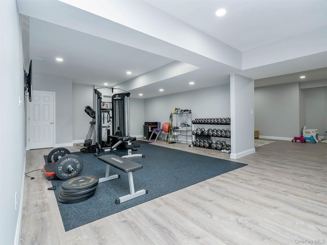 Fitness Equipment, Interior, Recessed Lighting, Wood Texture Flooring