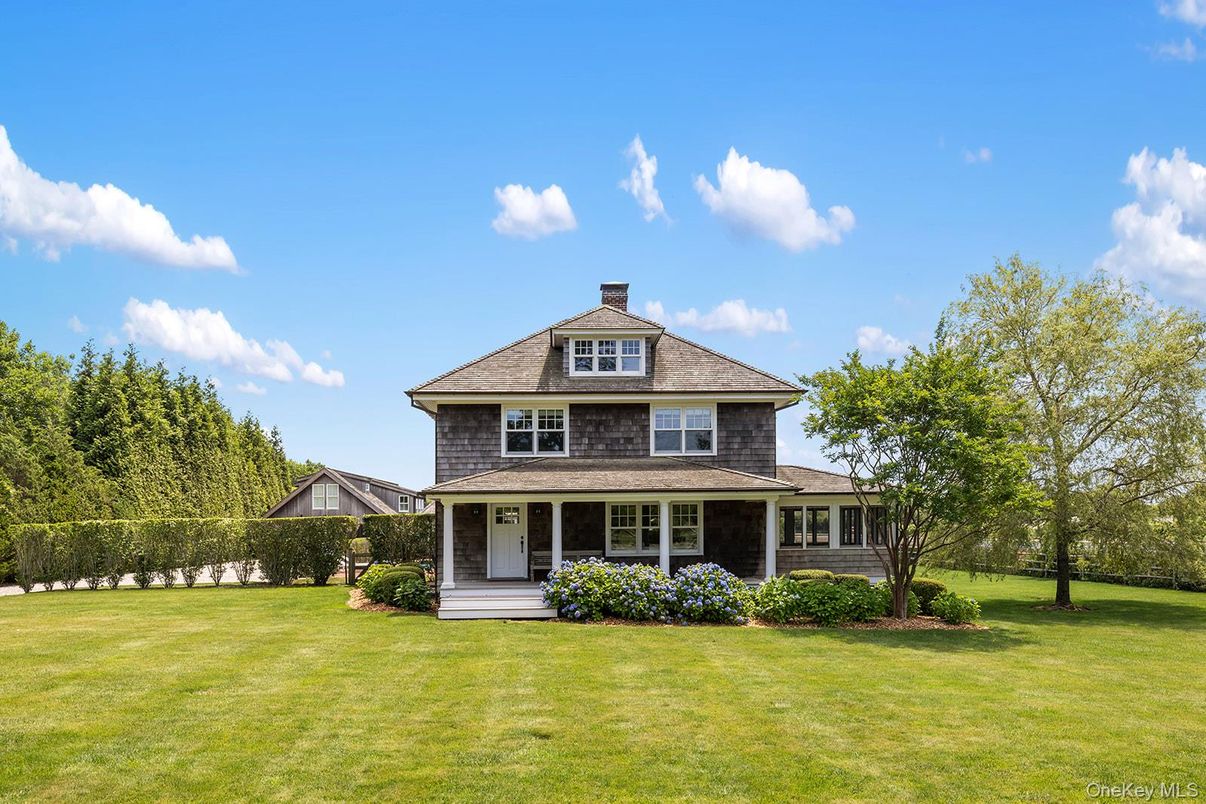 Backyard, Exterior, Facade, Queen Anne Victorian