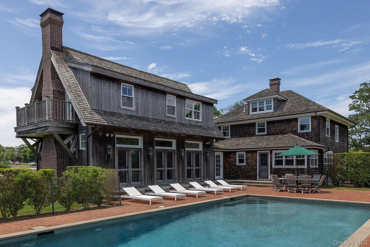 Exterior, Facade, Pool, Queen Anne Victorian