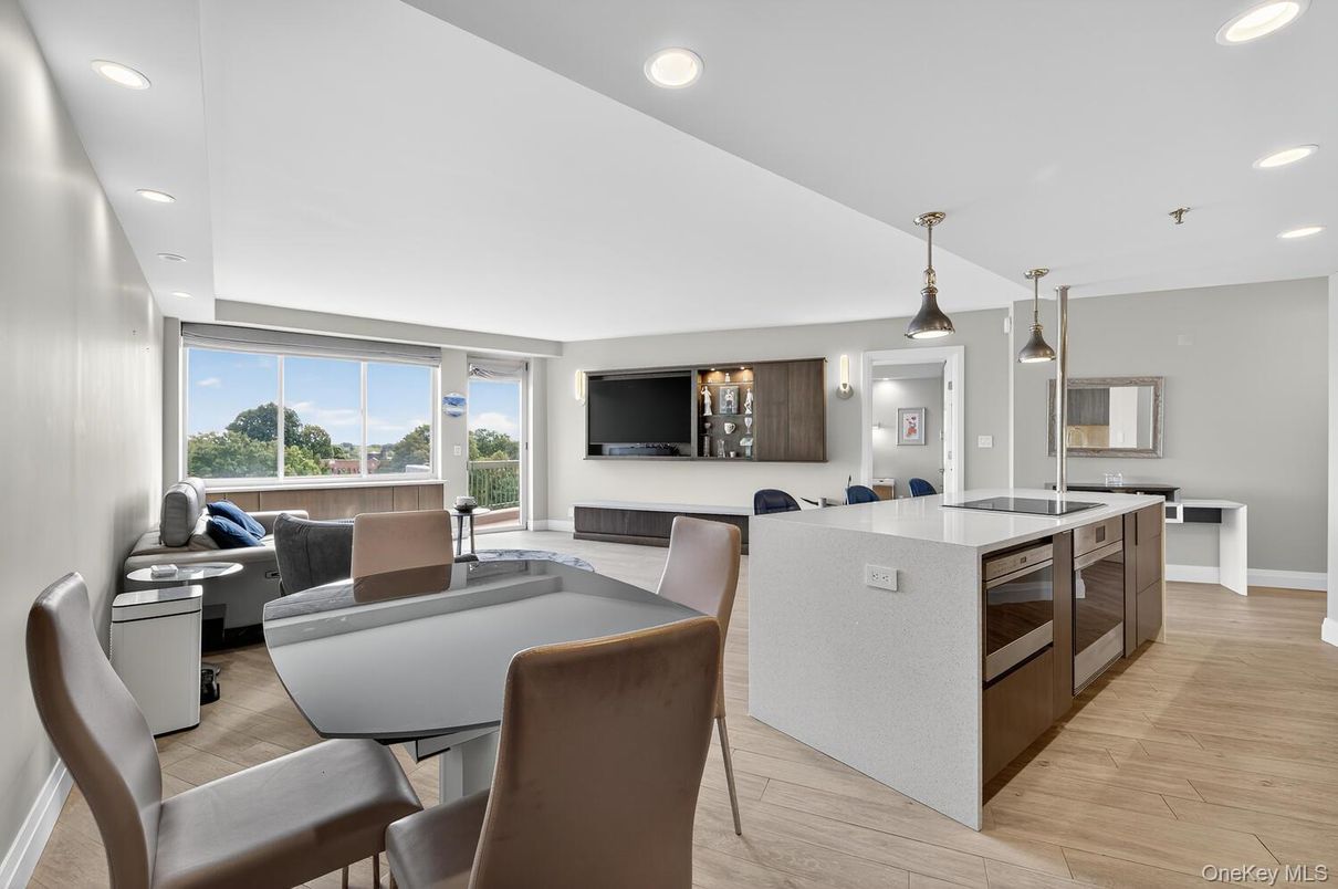 Dining room, Interior, Kitchen, Living room, Pendant Lights, Recessed Lighting, Wood Texture Flooring