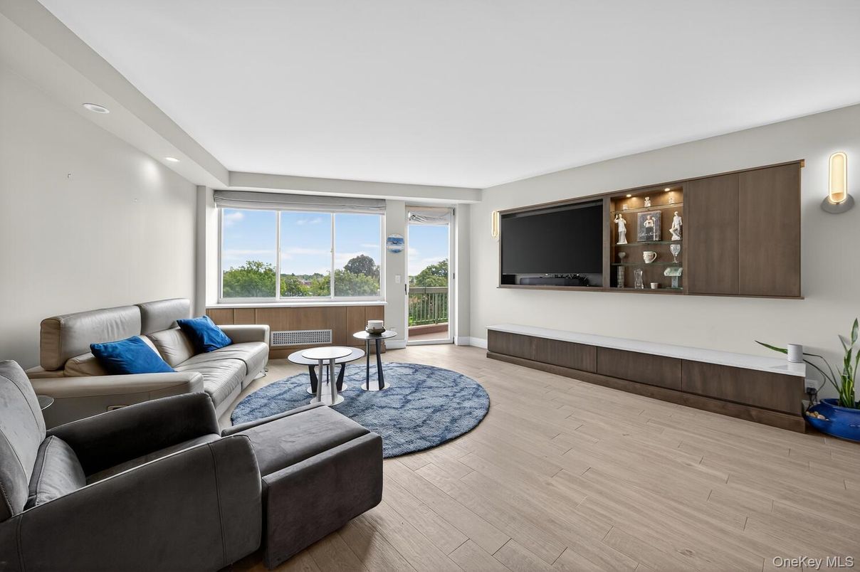 Interior, Living room, Recessed Lighting, Wood Texture Flooring