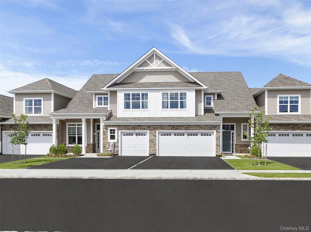 Attached, Exterior, Facade, Farmhouse