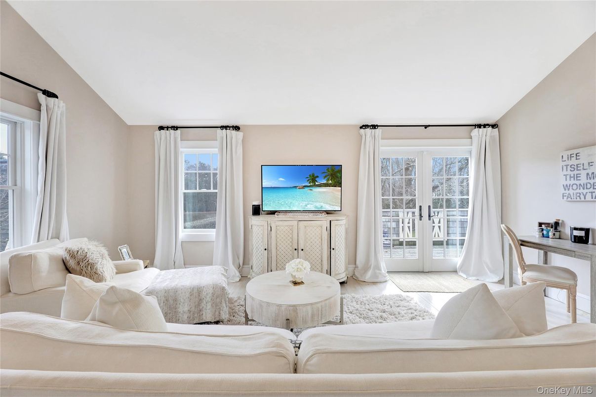 Interior, Living room, Water