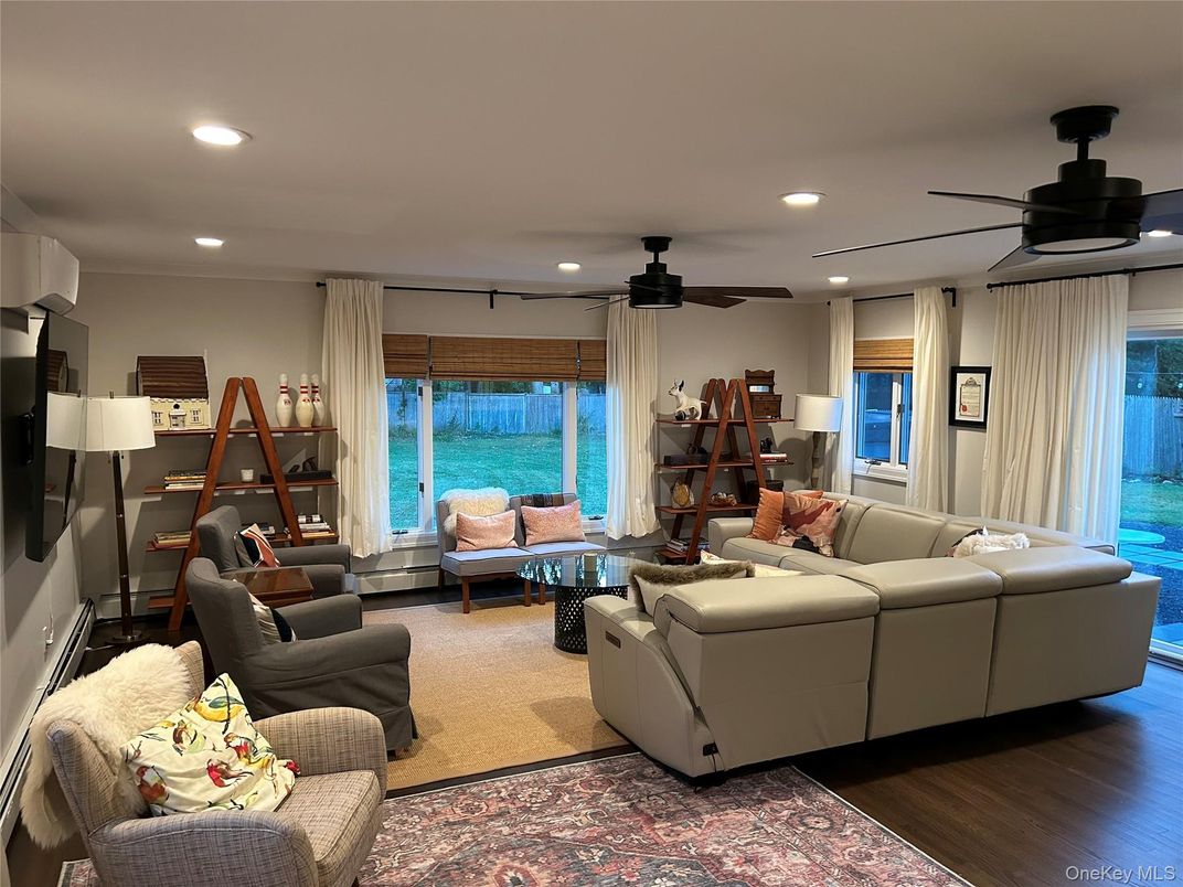 Interior, Living room, Recessed Lighting, Water, Wood Texture Flooring