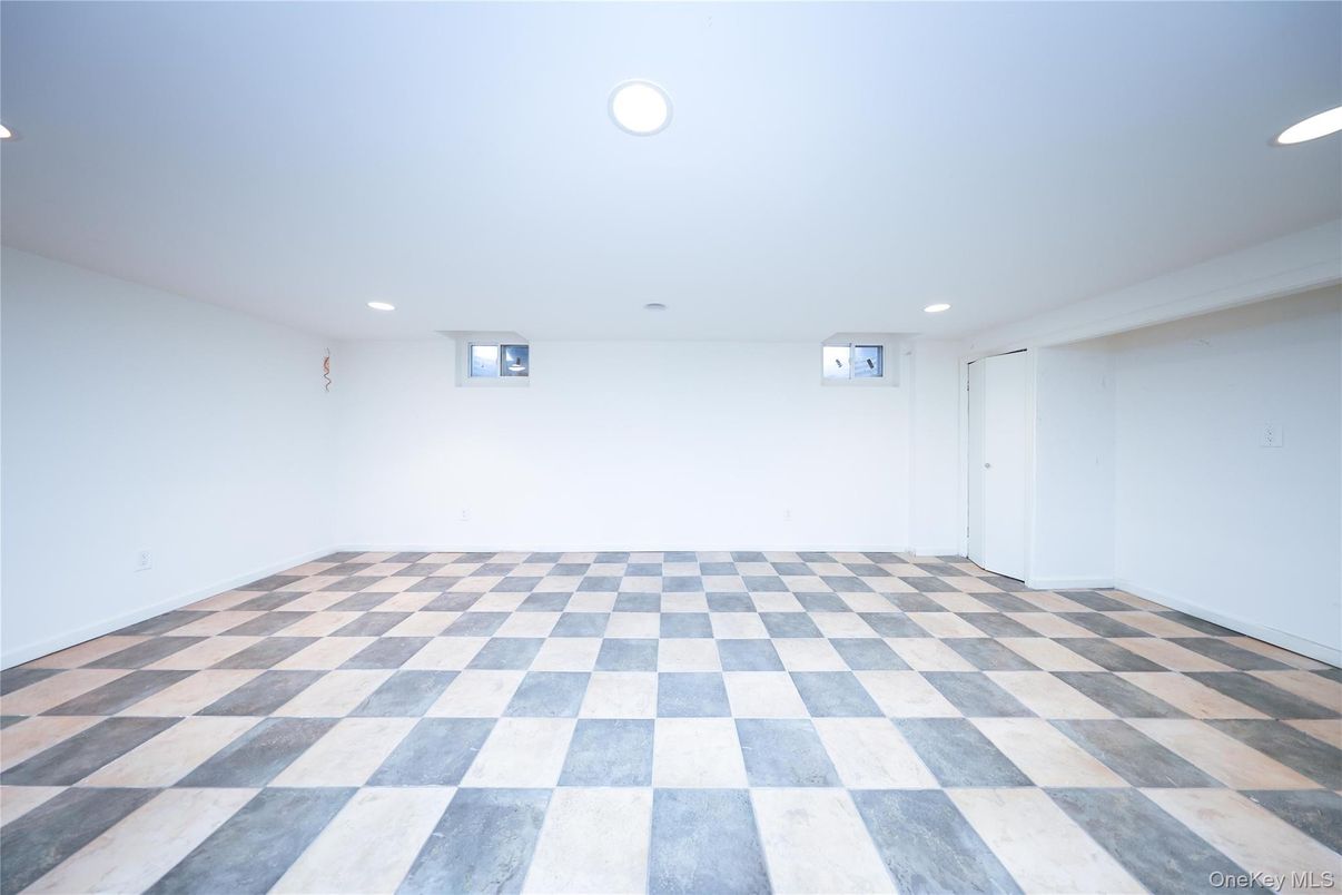 Empty room, Interior, Recessed Lighting