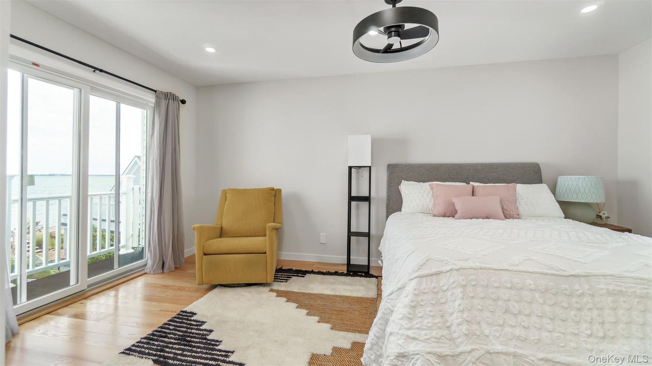 Bedroom, Interior, Recessed Lighting, Water, Wood Texture Flooring
