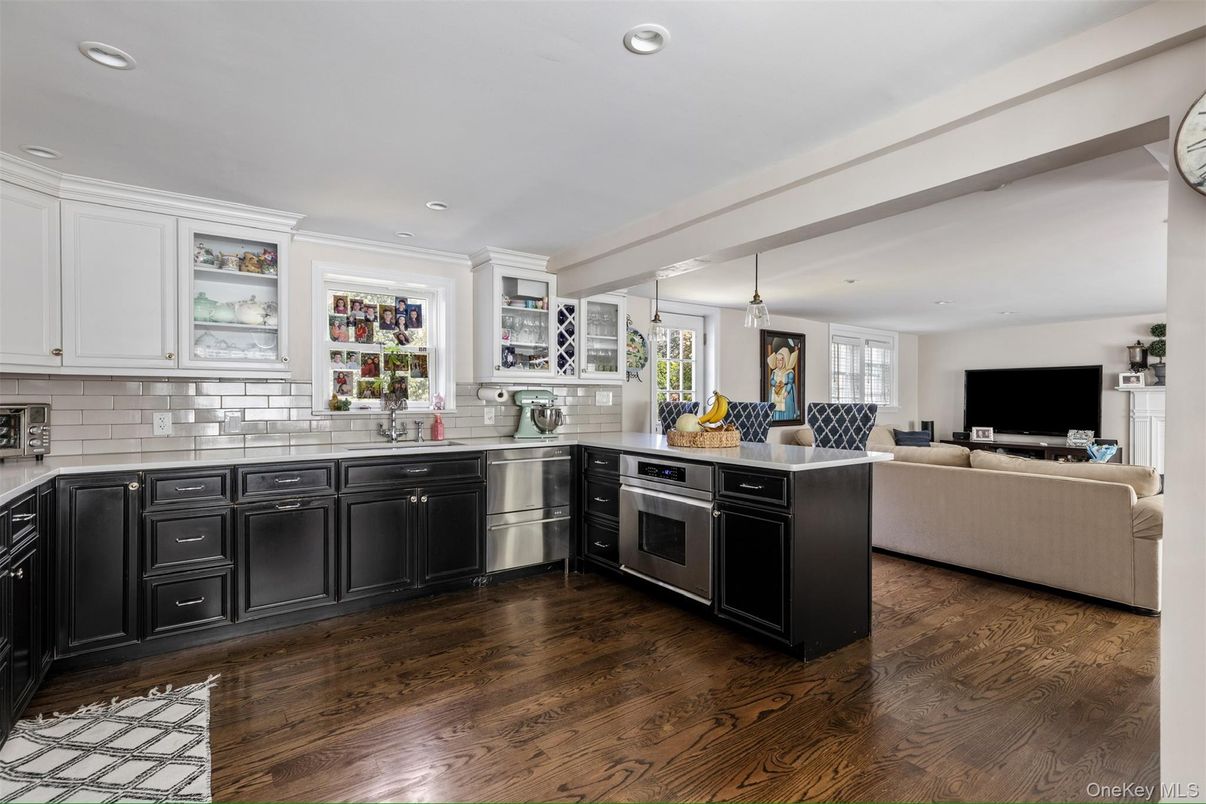Interior, Kitchen, Living room, Pendant Lights, Recessed Lighting, Stainless Steel Appliances, Wood Texture Flooring