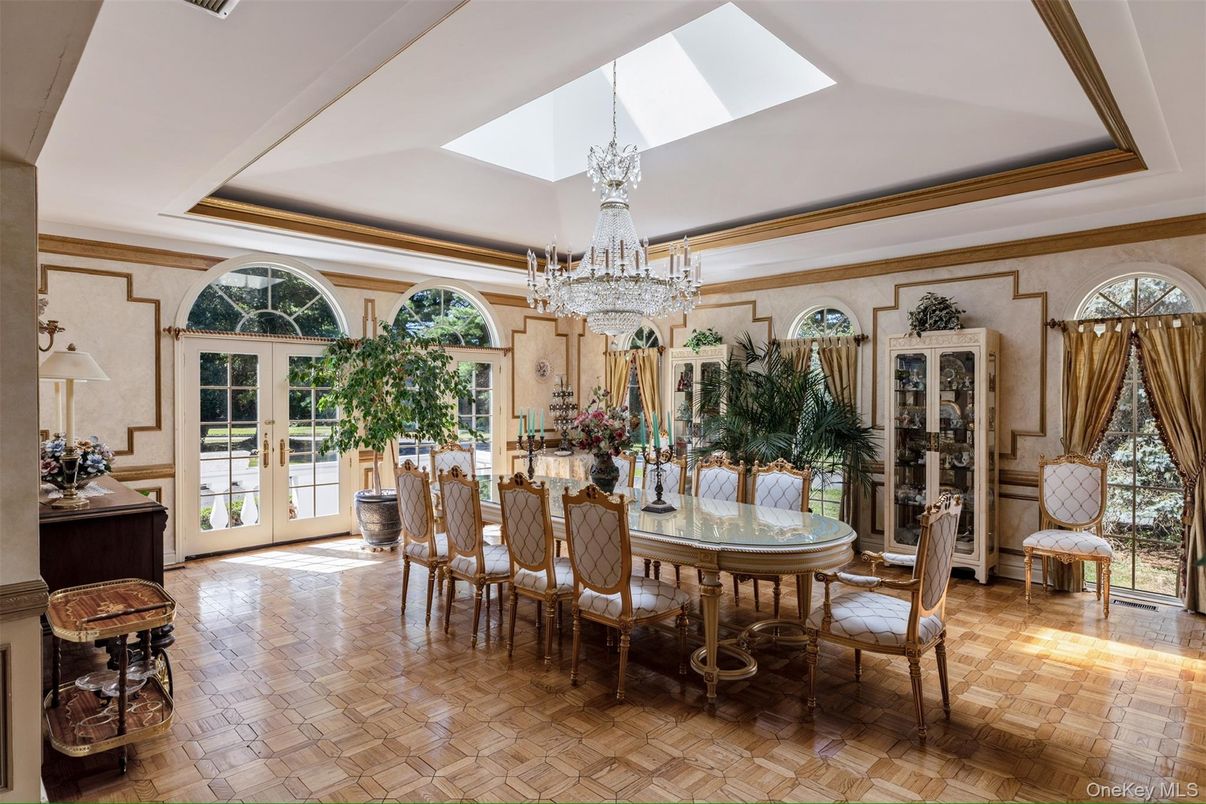Chandelier, Dining room, Interior