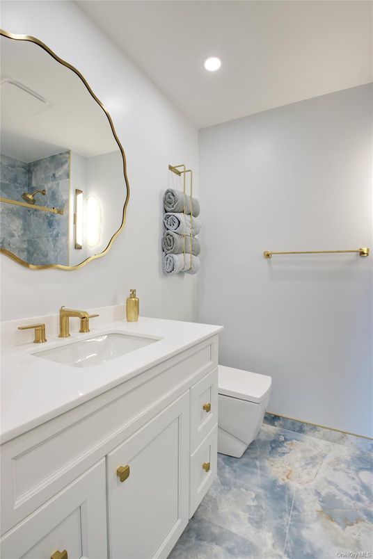 Bathroom, Interior, Recessed Lighting