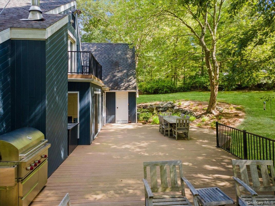 Backyard, Exterior, Outdoor Kitchen